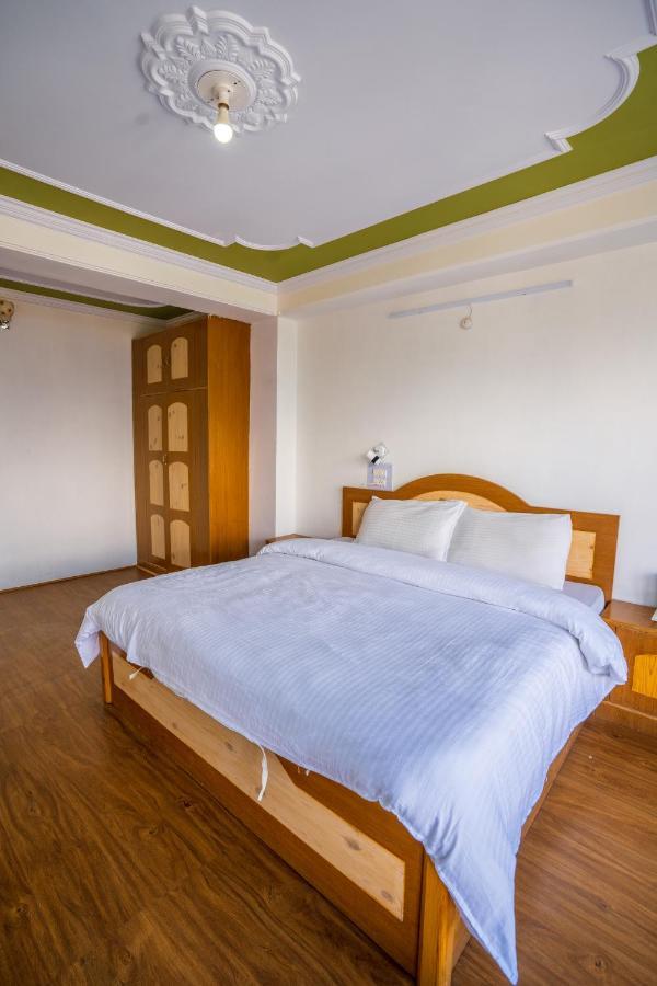 Hotel Kalpa Deshang Exteriör bild